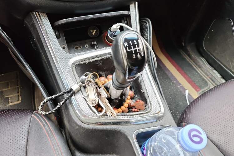 Used Baojun 560 2016 1.5T Manual Luxury Model Gear Lever