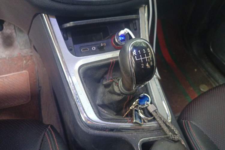 Used Baojun 560 2016 1.5T Manual Luxury Model Gear Lever