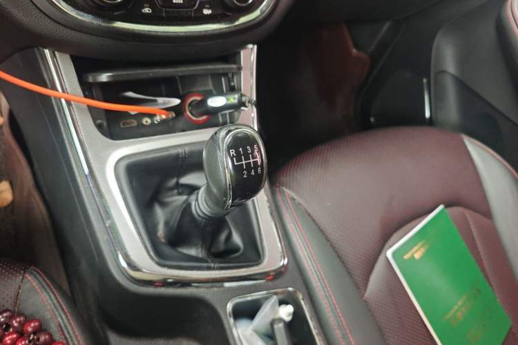 Used Baojun 560 2016 1.5T Manual Luxury Model Gear Lever