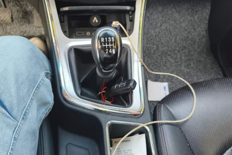 Used Baojun 560 2016 1.5T Manual Luxury Model Gear Lever