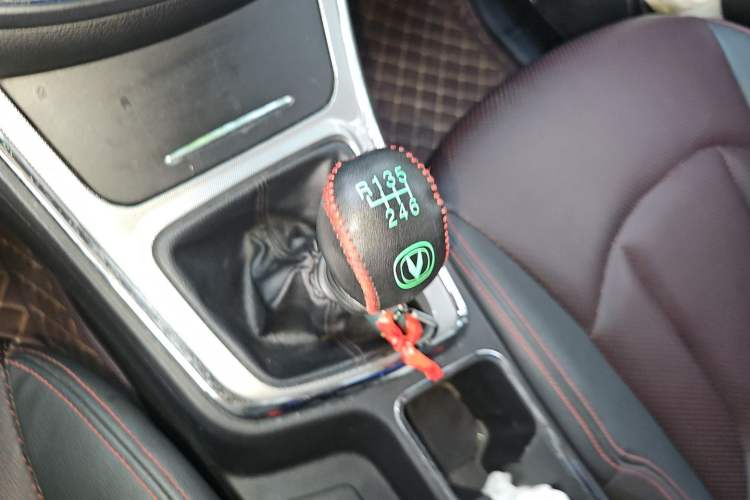 Used Baojun 560 2016 1.5T Manual Luxury Model Gear Lever