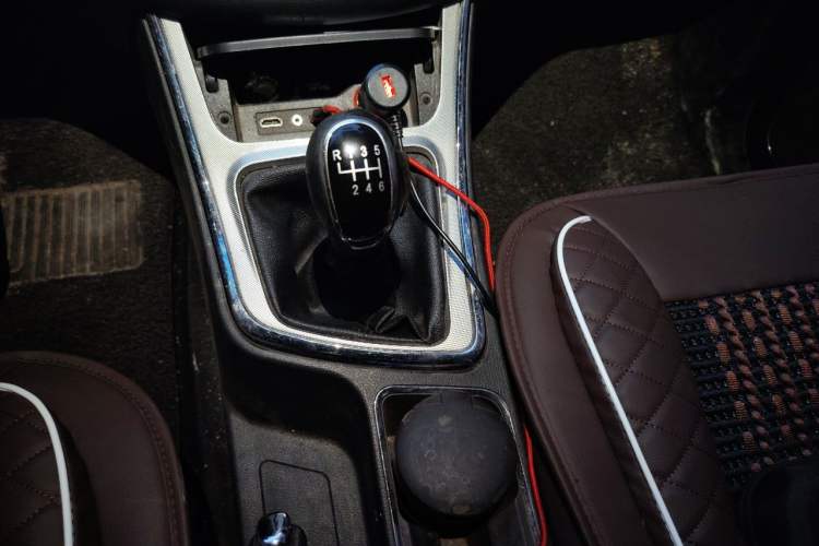 Used Baojun 560 2016 1.5T Manual Luxury Model Gear Lever