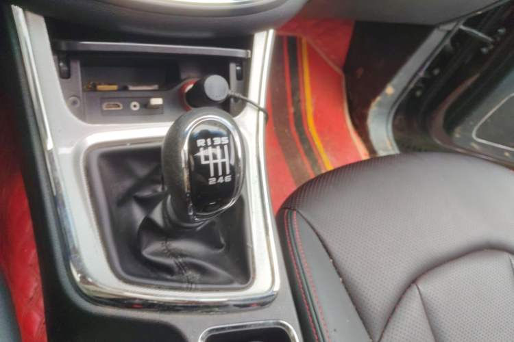 Used Baojun 560 2016 1.8L Manual Luxury Edition Gear Lever