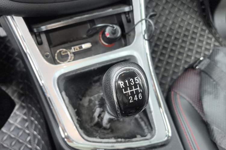 Used Baojun 560 2016 1.5T Manual Luxury Model Gear Lever