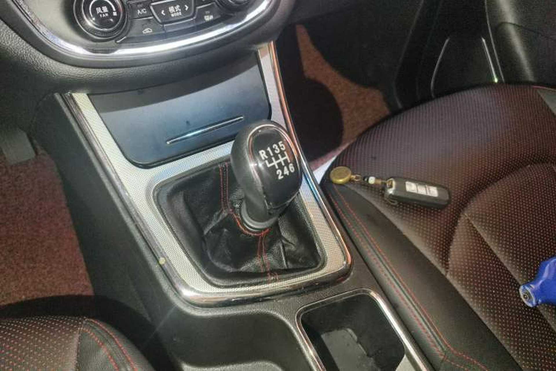 Used Baojun 560 2016 1.5T Manual Luxury Model Gear Lever