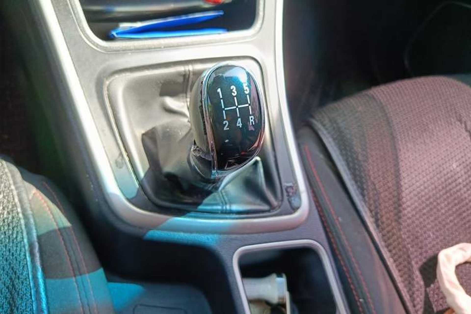 Used Baojun 560 2016 1.8L Manual Value Edition Gear Lever