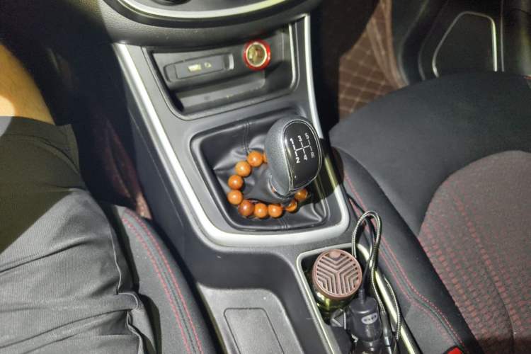 Used Baojun 560 2016 1.8L Manual Value Edition Gear Lever