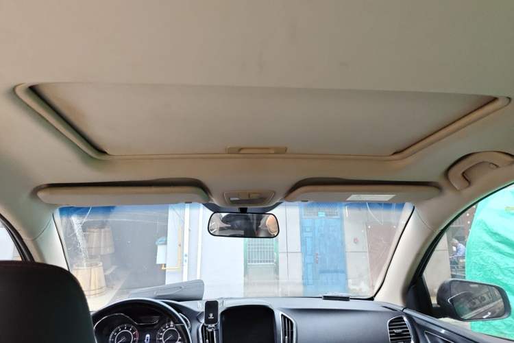 Used Baojun 560 2016 1.5T Manual Luxury Model Headliner