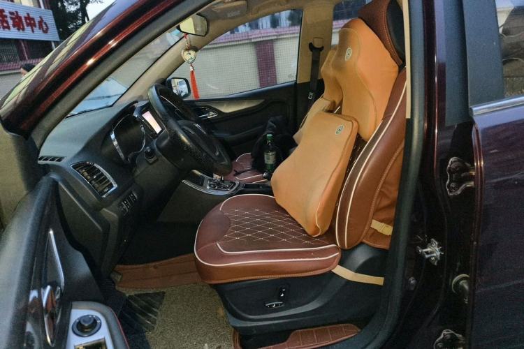 Used Baojun 560 2016 1.8L iAMT Luxury Model Interior 1