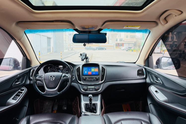 Used Baojun 560 2016 1.8L Manual Luxury Edition Interior 1