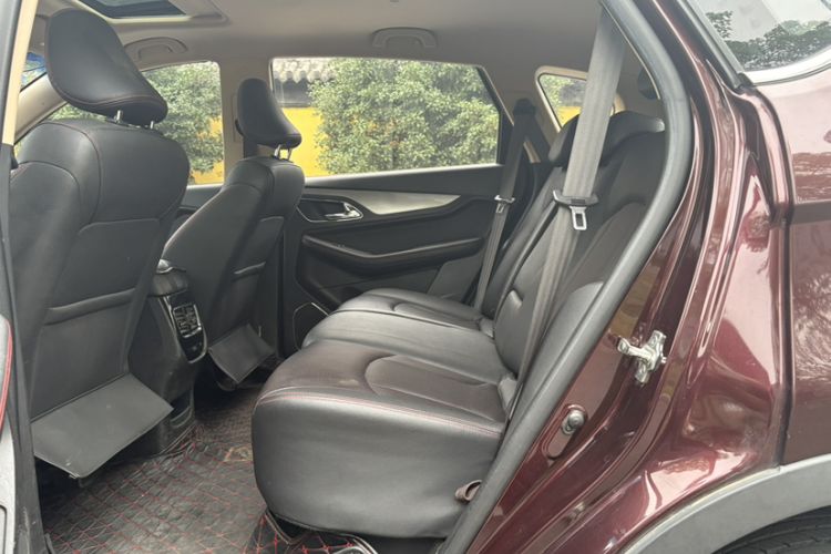 Used Baojun 560 2016 1.8L iAMT Luxury Model Interior 2