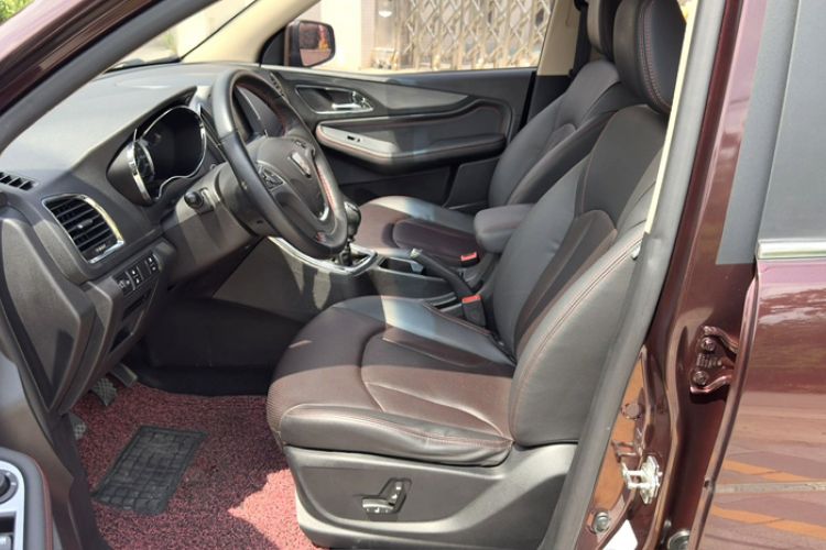 Used Baojun 560 2016 1.8L Manual Luxury Edition Interior 2