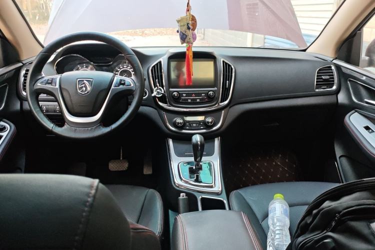 Used Baojun 560 2016 1.8L iAMT Luxury Model Interior 2