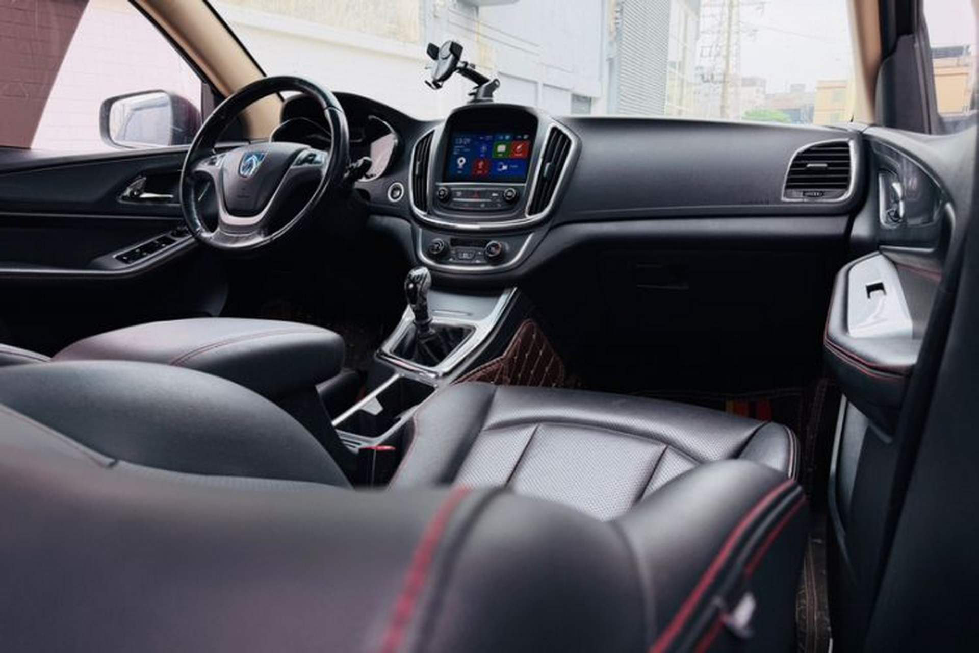 Used Baojun 560 2016 1.8L Manual Luxury Edition Interior 2