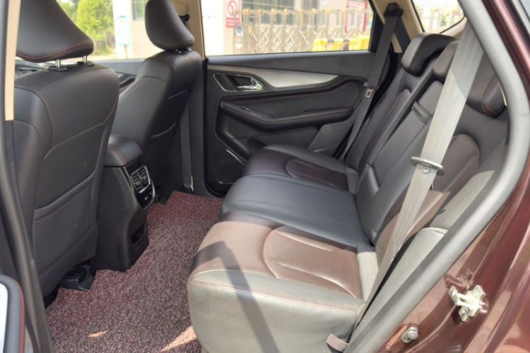 Used Baojun 560 2016 1.8L Manual Luxury Edition Interior 3