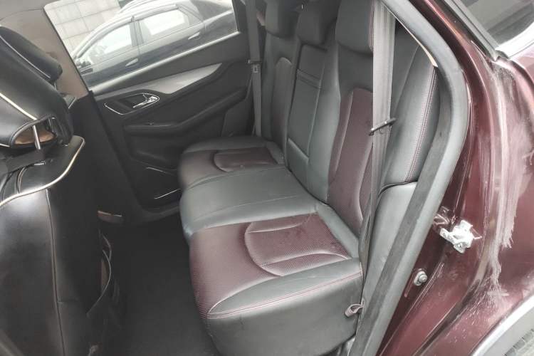Used Baojun 560 2016 1.8L iAMT Luxury Model Interior 4
