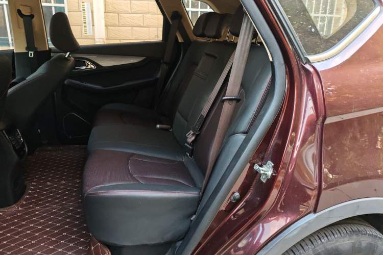 Used Baojun 560 2016 1.8L iAMT Luxury Model Interior 4
