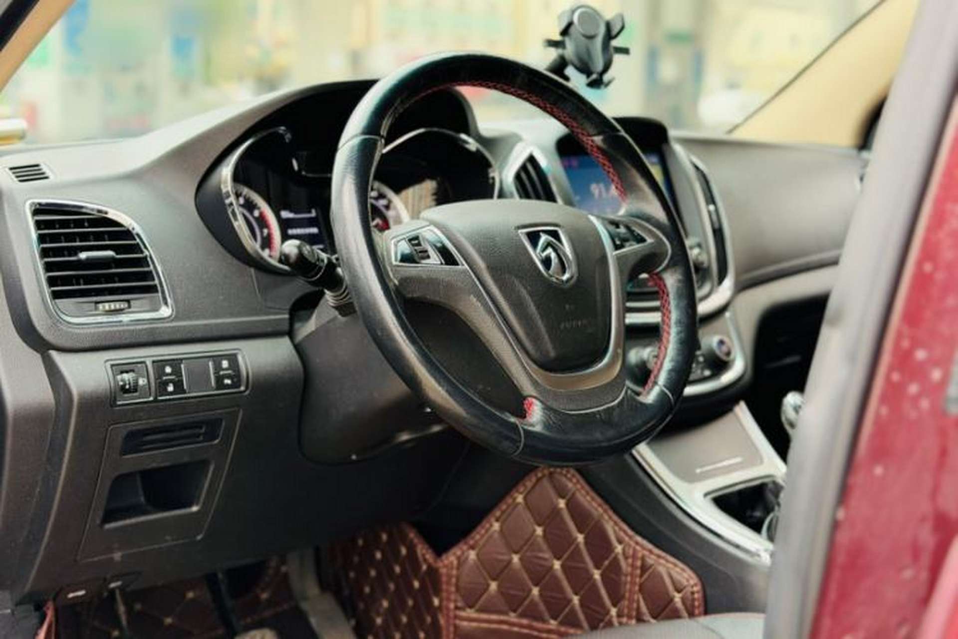 Used Baojun 560 2016 1.8L Manual Luxury Edition Interior 4