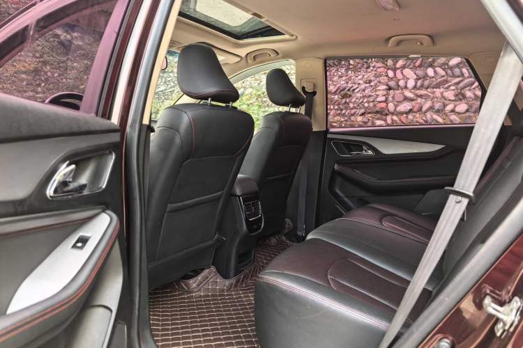 Used Baojun 560 2016 1.8L iAMT Luxury Model Interior 4