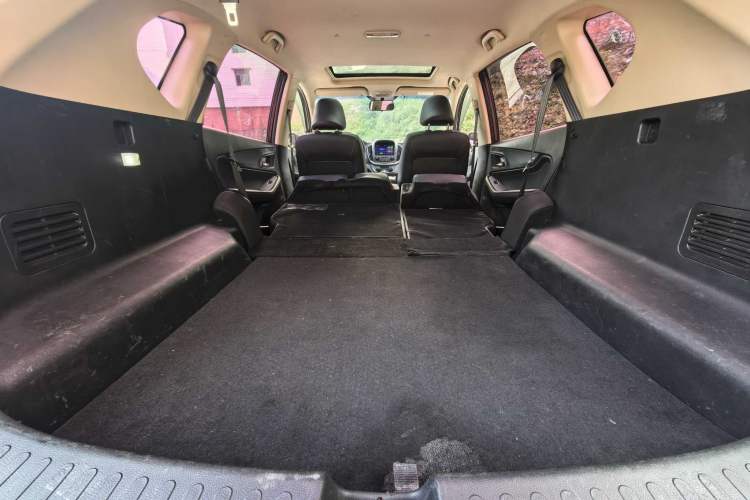Used Baojun 560 2016 1.8L iAMT Luxury Model Interior 8
