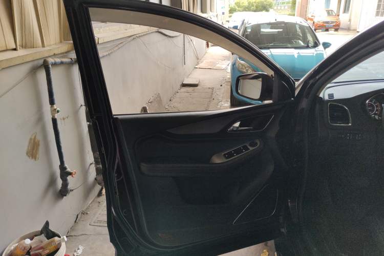 Used Baojun 560 2016 1.8L iAMT Luxury Model Left Front Door Interior