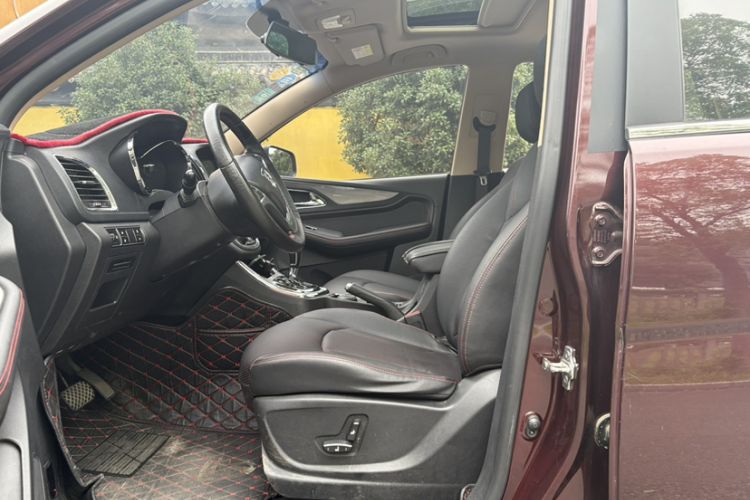 Used Baojun 560 2016 1.8L iAMT Luxury Model Left Front Seat