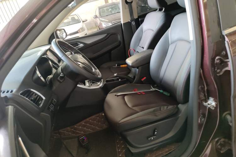 Used Baojun 560 2016 1.8L iAMT Luxury Model Left Front Seat