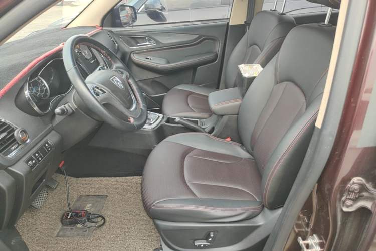 Used Baojun 560 2016 1.8L iAMT Luxury Model Left Front Seat