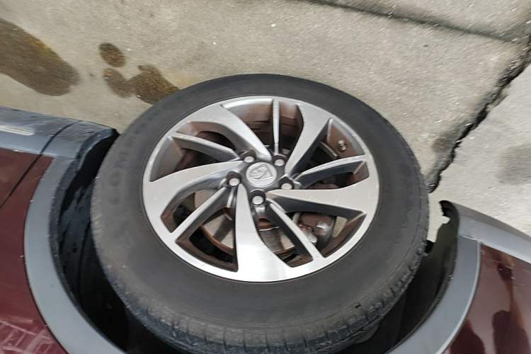 Used Baojun 560 2016 1.5T Manual Luxury Model Left Front Wheel Hub