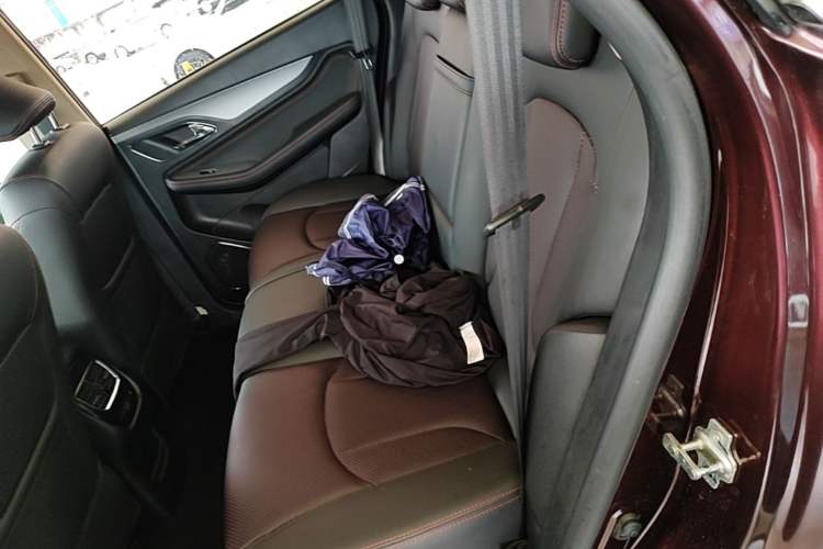 Used Baojun 560 2016 1.5T Manual Luxury Model Left Rear Seat