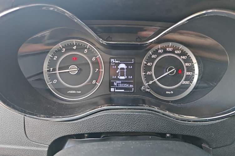 Used Baojun 560 2016 1.8L iAMT Luxury Model Odometer Close Up