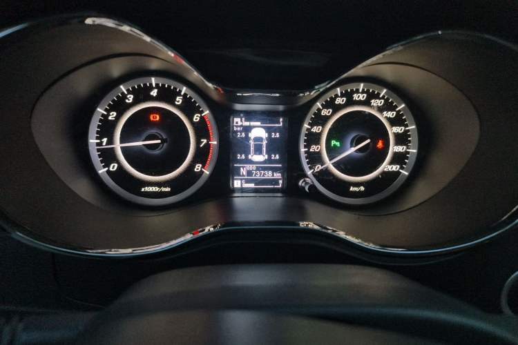 Used Baojun 560 2016 1.8L iAMT Luxury Model Odometer Close Up