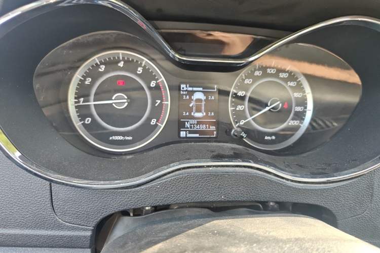 Used Baojun 560 2016 1.8L iAMT Luxury Model Odometer Close Up