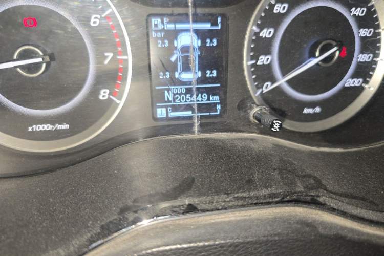 Used Baojun 560 2016 1.8L iAMT Luxury Model Odometer Close Up