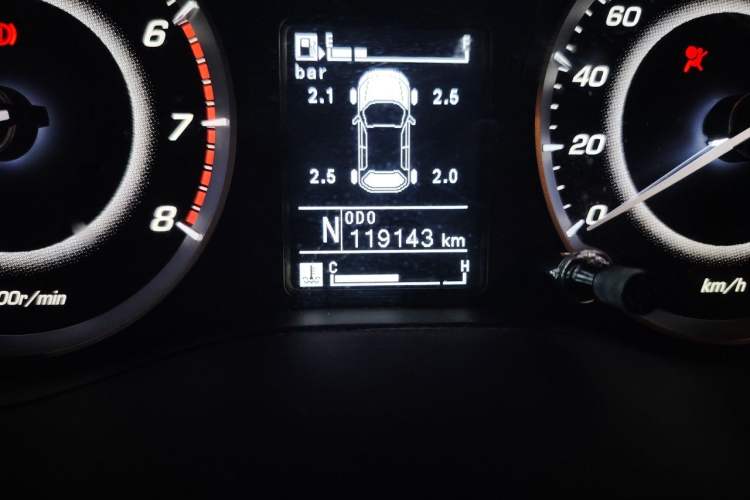 Used Baojun 560 2016 1.8L iAMT Luxury Model Odometer Close Up