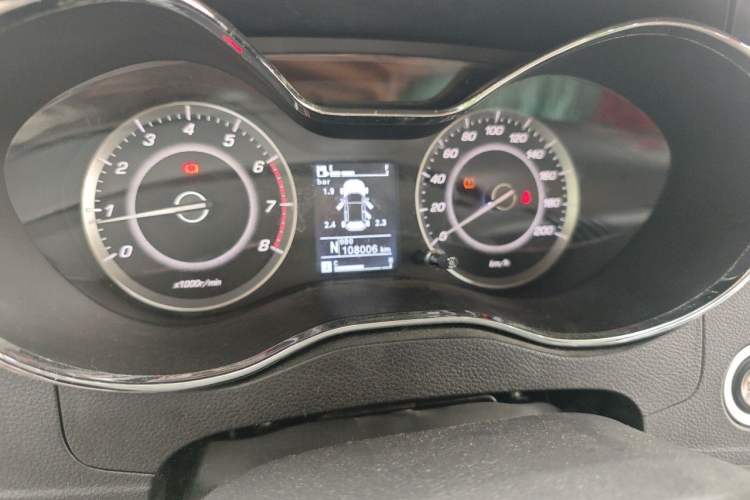 Used Baojun 560 2016 1.8L iAMT Luxury Model Odometer Close Up