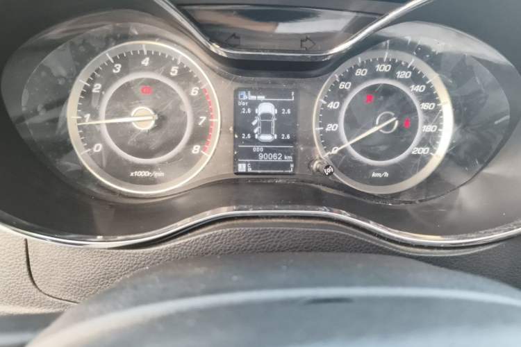 Used Baojun 560 2016 1.5T Manual Luxury Model Odometer Close Up