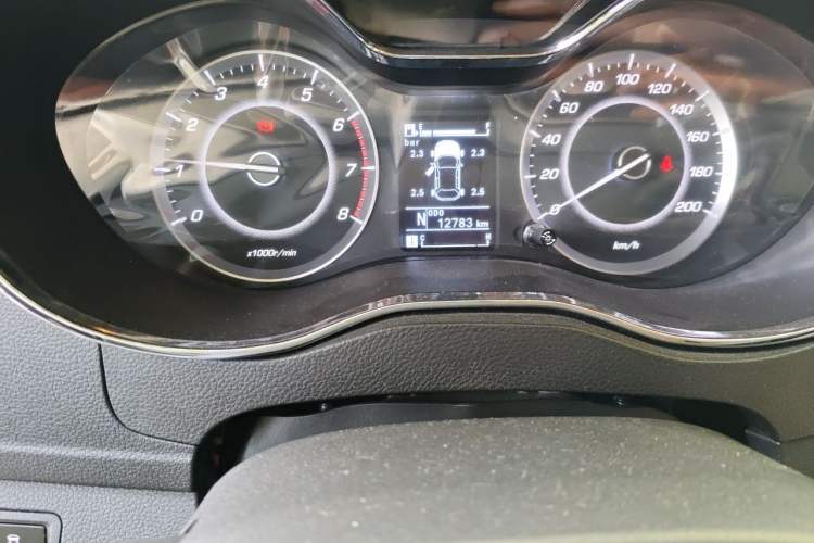 Used Baojun 560 2016 1.8L iAMT Luxury Model Odometer Close Up