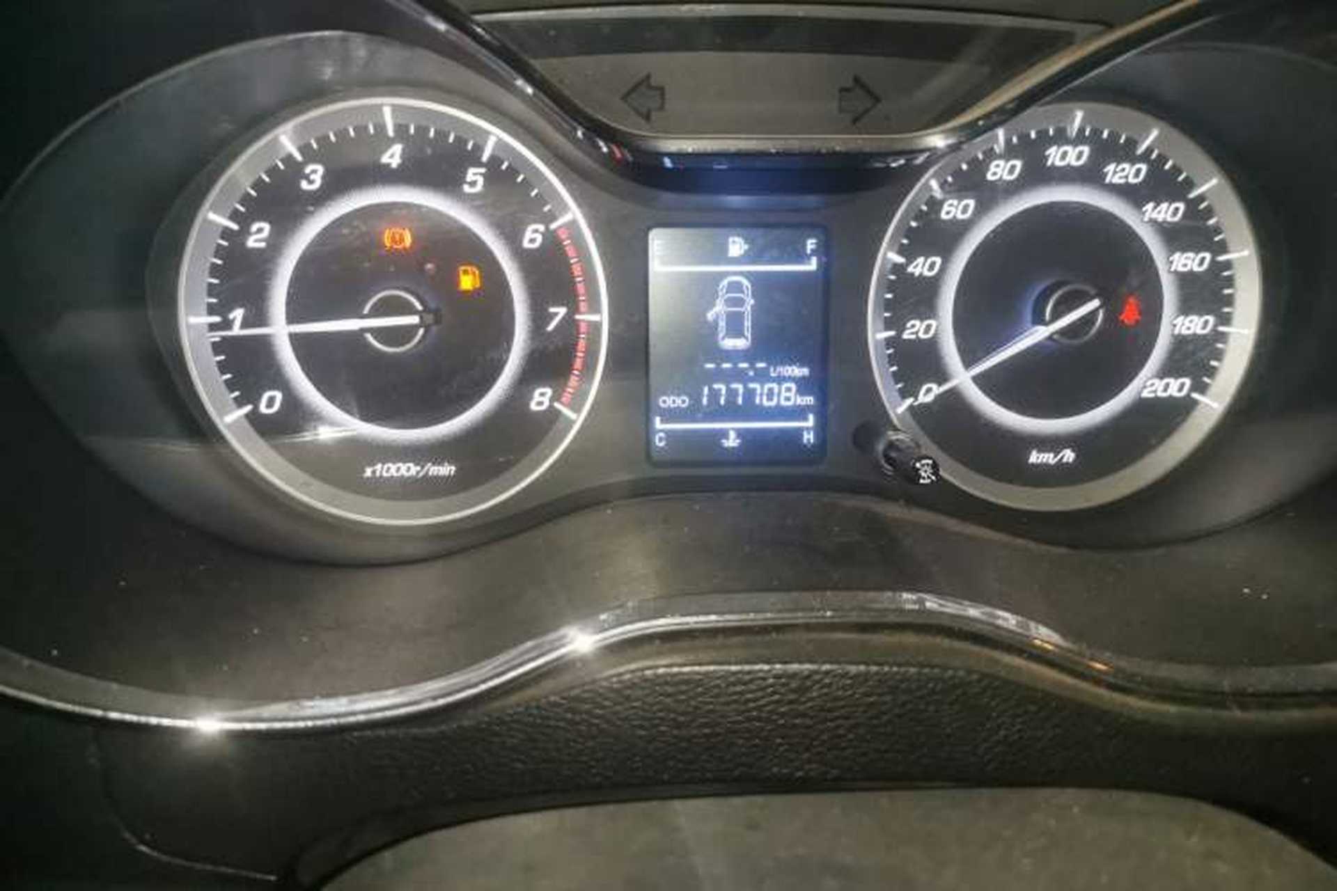 Used Baojun 560 2016 1.5T Manual Comfort Edition Odometer Close Up