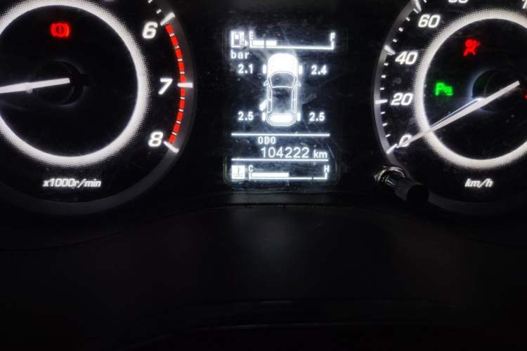 Used Baojun 560 2016 1.5T Manual Luxury Model Odometer Close Up