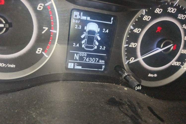 Used Baojun 560 2016 1.8L iAMT Luxury Model Odometer Close Up
