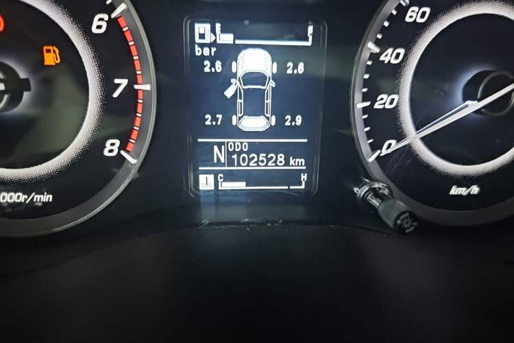 Used Baojun 560 2016 1.8L iAMT Luxury Model Odometer Close Up