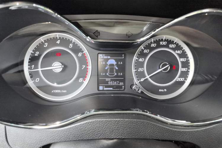 Used Baojun 560 2016 1.5T Manual Luxury Model Odometer Close Up