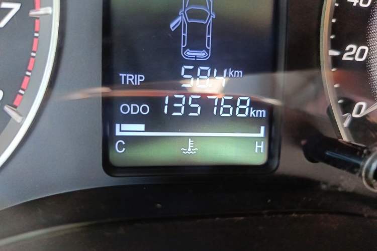 Used Baojun 560 2016 1.8L Manual Value Edition Odometer Close Up