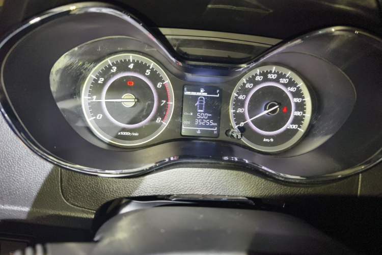 Used Baojun 560 2016 1.8L Manual Value Edition Odometer Close Up