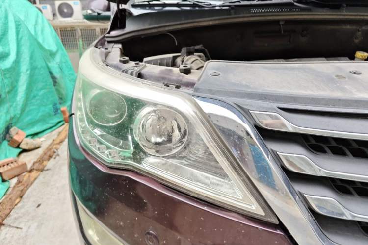 Used Baojun 560 2016 1.5T Manual Luxury Model Right Front Headlight