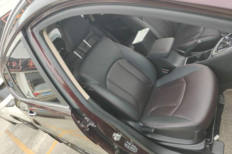 Used Baojun 560 2016 1.8L iAMT Luxury Model Right Front Seat