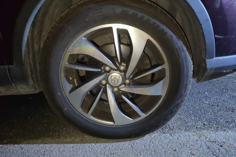 Used Baojun 560 2016 1.8L iAMT Luxury Model Right Front Wheel Hub