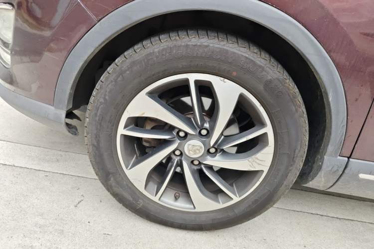 Used Baojun 560 2016 1.5T Manual Luxury Model Right Front Wheel Hub