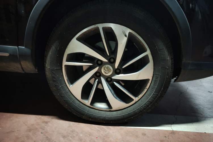 Used Baojun 560 2016 1.8L iAMT Luxury Model Right Front Wheel Hub